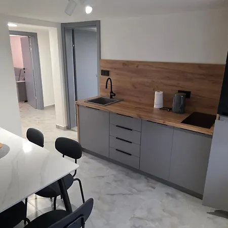 Gostovic Relax Apartment *