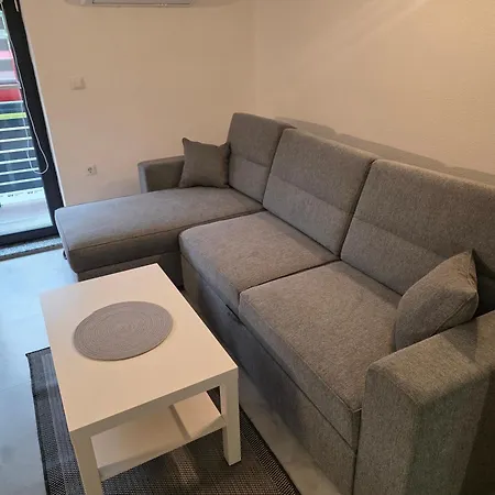 Gostovic Relax Apartment *